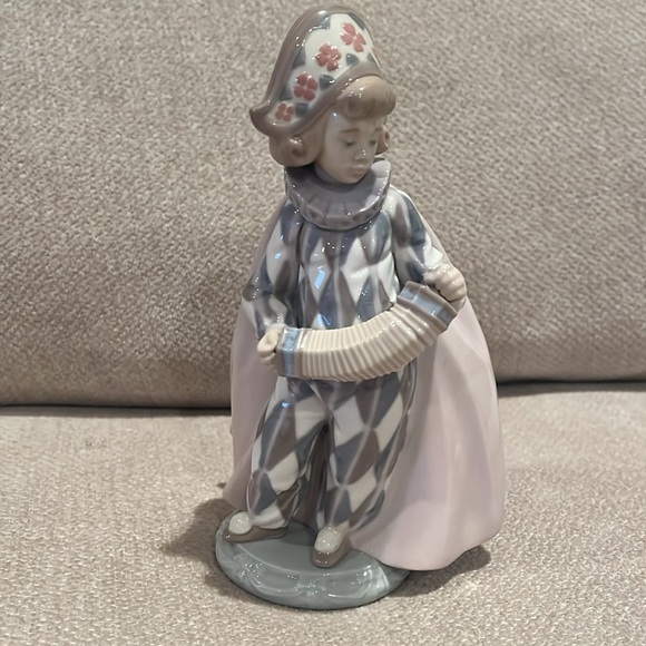 Lladro Concertina Boy 05695 Figurine Playing Accordian Jester Clown Figurine - Picture 2 of 5